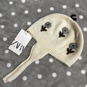 Zara Kids EMBROIDERED FLOWER KNIT BONNET